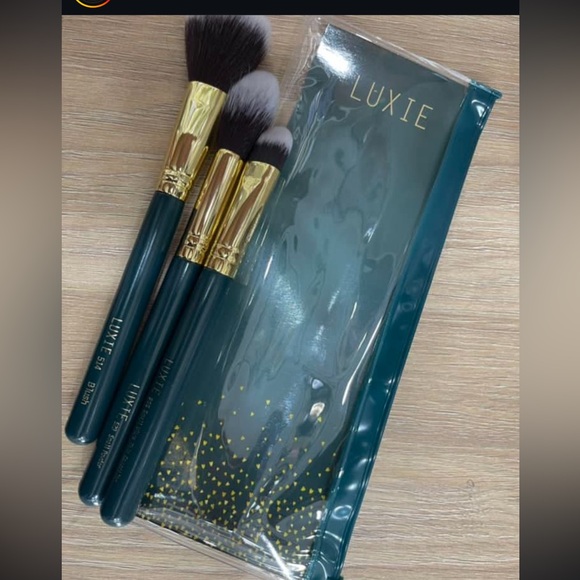 LUXIE NEW Green Makeup Brush Set - Picture 2 of 2